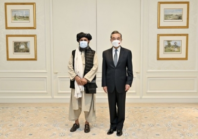 चीनी विदेश मंत्री ने दोहा में तालिबान के कार्यवाहक उप प्रधानमंत्री से मुलाकात की
