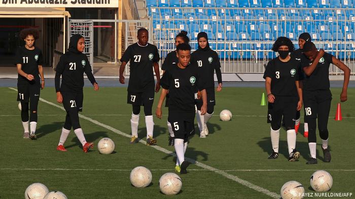 फुटबॉल लीग: सऊदी लड़कियों का सपना हुआ साकार