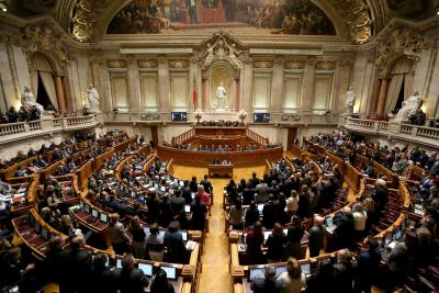 पुर्तगाली संसद ने सरोगेसी कानून को मंजूरी दी