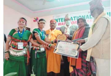 नेपाल में अंतरराष्ट्रीय पर्यावरण योद्धा अवार्ड से सम्मानित हुई रायपुर की खुशी ठाकुर
