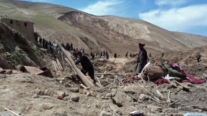 अफगानिस्तान: युद्धग्रस्त गांव में दोबारा आशियाना बनाने की कोशिश