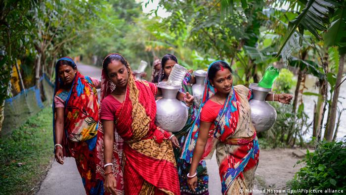 बांग्लादेश में जलवायु अनुकूल खेती महिलाओं को कैसे सशक्त बना रही है