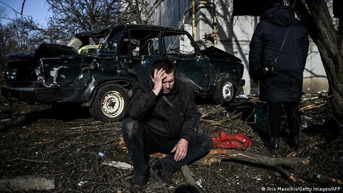 यूक्रेन के आम लोगों की जिंदगी कुचलते पुतिन