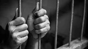 पंजाब की जेल में बंद कैदी ने अपनी पीठ पर “गैंगस्टर” शब्द दागने का आरोप लगाया