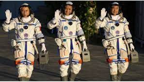 छह महीने बाद चीनी अंतरिक्ष यात्री पृथ्वी पर लौटे