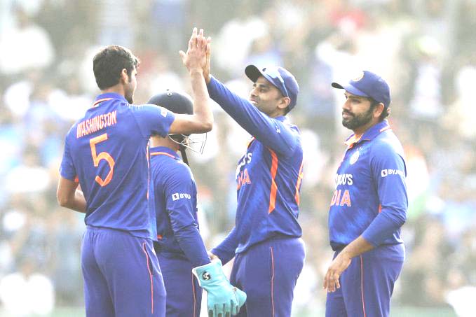 भारतीय तेज गेंदबाजों ने न्यूजीलैंड को 108 रन पर समेटा
