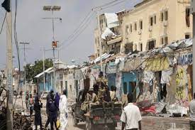 सोमालिया की राजधानी में चरमपंथियों ने सरकारी इमारत पर हमला किया, पांच की मौत