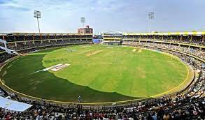 इंदौर के होलकर स्टेडियम में खेले गए एक दिवसीय मुकाबलों में अजेय रहा है भारत