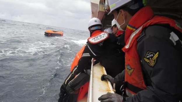 जापान के समुद्र में मालवाहक जहाज़ डूबा, चीनी नागरिकों समेत 8 की मौत