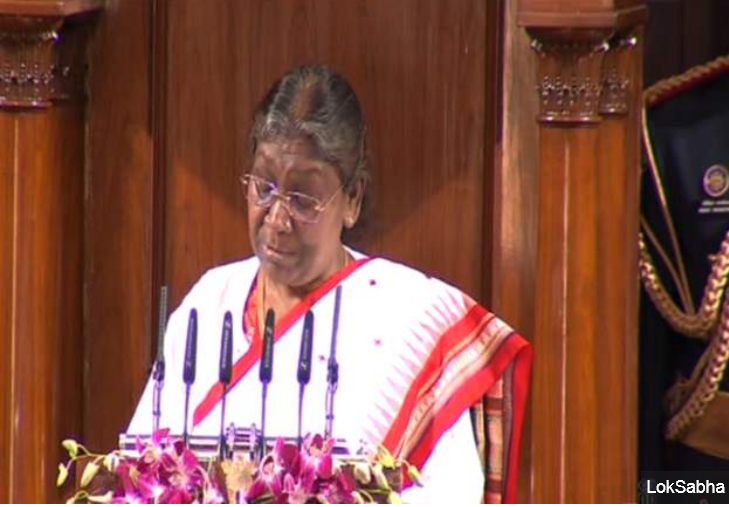 संसद में राष्ट्रपति मुर्मू का पहला अभिभाषण, कहा- सरकार ने 370 और तीन तलाक ख़त्म करने जैसे बड़े फ़ैसले लिए