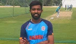 अश्विन के पांव छुए, उन्होंने पूछा आस्ट्रेलियाई खिलाड़ियों को कैसी गेंदबाजी कर रहा हूं : महेश पिठिया