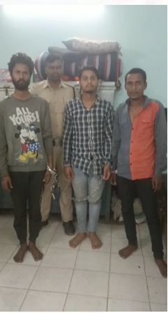 महाराष्ट्र के तीन चोर गिरफ्तार, जेवरात और मोबाइल बेचने ग्राहक तलाश रहे थे 