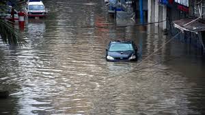 पाकिस्तान में बाढ़ में बही गाड़ी, आठ की मौत