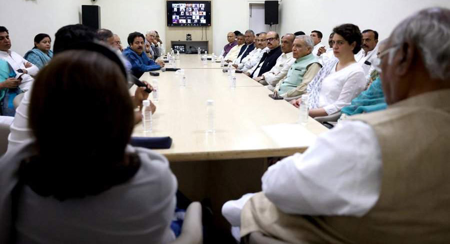 राहुल को अयोग्य ठहराने पर आगे की रणनीति तय करने के लिए कांग्रेस की बैठक आरंभ