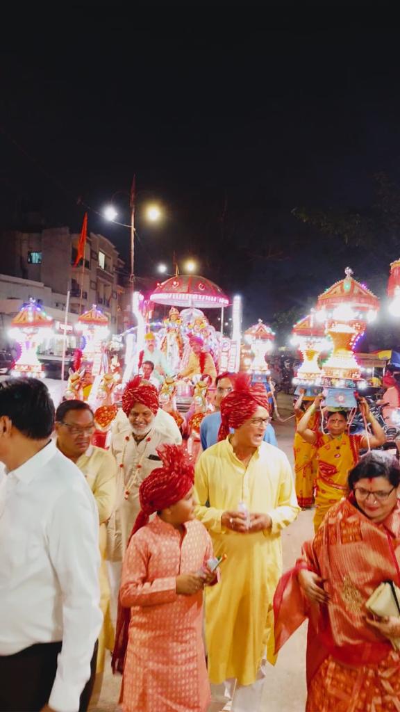 गणगौर की रंगारंग शोभायात्रा निकली 