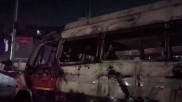 महाराष्ट्र में संभाजीनगर में दो गुटों के बीच संघर्ष, पुलिस की कई गाड़ियां जलीं
