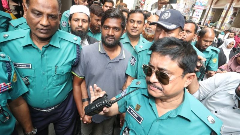 बांग्लादेश में 'चावल तक न खरीद पाने' वाली टिप्पणी छापने पर पत्रकार गिरफ्तार