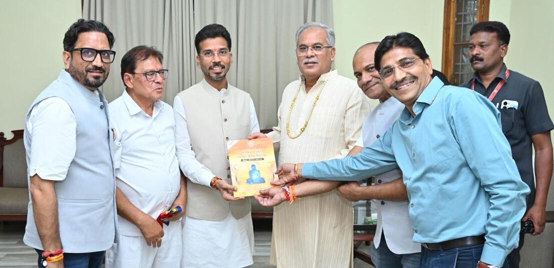 बघेल से भगवान महावीर जन्म कल्याणक महोत्सव समिति  के सदस्यों  ने की मुलाकात