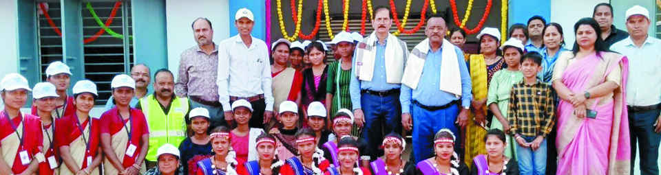 महिलाओं को आत्म निर्भर बनाने अदाणी फाउंडेशन ने किया ताराशिव में वस्त्र निर्माण केंद्र का उद्घाटन