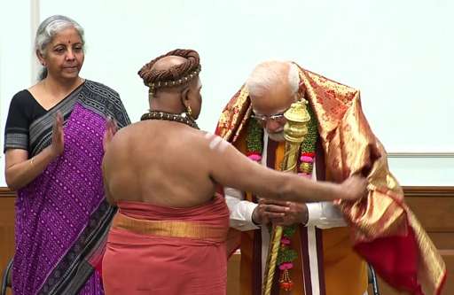पीएम ने तमिलनाडु के मठ से सेंगोल किया स्वीकार