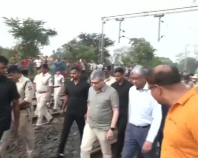 ओडिशा ट्रेन हादसा: रेल मंत्री अश्विनी वैष्णव मौके पर पहुंचे