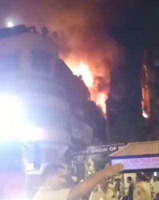 मुंबई की इमारत में लगी आग में 60 लोगों को किया गया रेस्क्यू, एक घायल