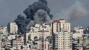 इजराइल ने गाजा पर हवाई और जमीनी हमले तेज किए, संचार काटा