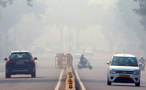 धुंध की चादर में डूबी दिल्ली, कई स्टेशनों पर वायु गुणवत्ता 'गंभीर' श्रेणी में