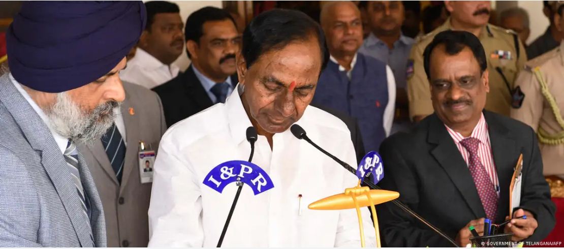 तेलंगाना के मुख्यमंत्री चंद्रशेखर राव ने पैतृक गांव में मतदान किया