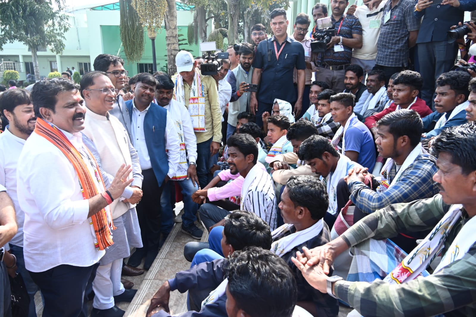 हिड़मा के गाँव के लोगों को मुख्यमंत्री ने दिखाया जनताना सरकार का असल मंदिर