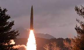 उत्तर कोरिया ने जापान के नजदीक दागीं मिसाइलें