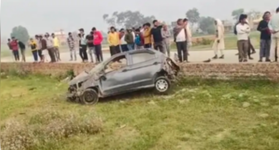 बिजनौर में अनियंत्रित कार गड्ढे में गिरी, चार की मौत