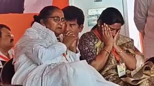 बदायूं में मंच पर अचानक रोने लगीं भाजपा सांसद संघमित्रा मौर्य, इस बार नहीं मिला है टिकट