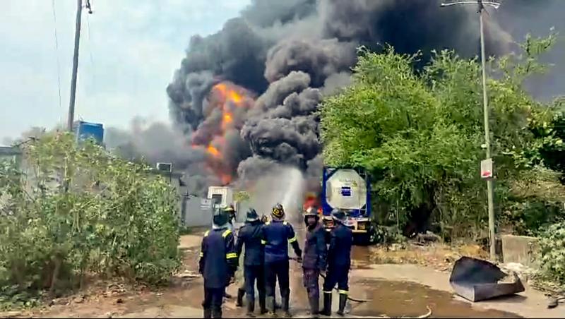 महाराष्ट्र: डोंबिवली की एक केमिकल फैक्ट्री में आग लगने से आठ लोगों की मौत, सीएम शिंदे ने कही ये बात