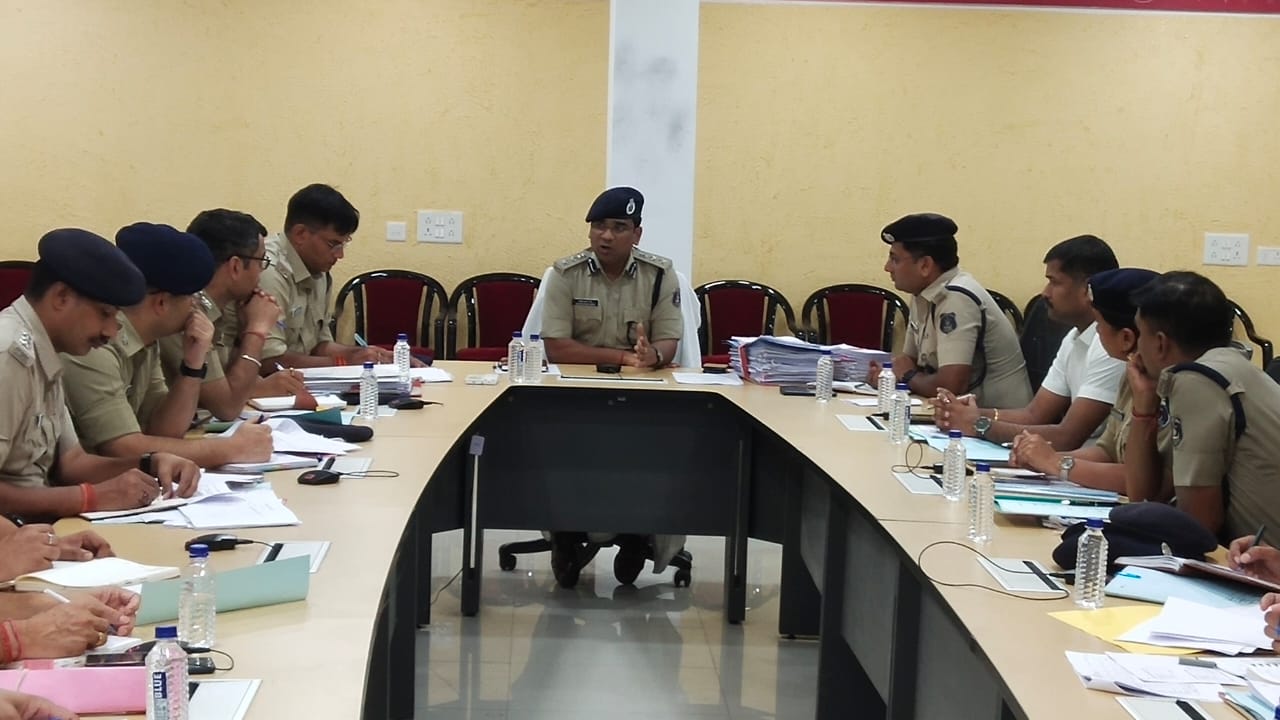  नया रायपुर सेक्टर 18, कमल विहार व भाठागांव में पुलिस सहायता केन्द्र खोलें-सिंह   