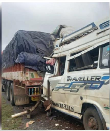 कर्नाटक : सड़क दुर्घटना में 8 महिलाओं और 2 बच्चों समेत 13 की मौत