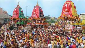 रथ यात्रा: ‘पहांडी’ अनुष्ठान के बाद भगवान जगन्नाथ, भगवान बलभद्र, देवी सुभद्रा रथों पर सवार
