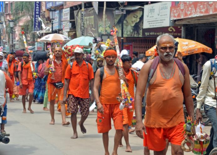 यूपी सरकार ने कांवड़ यात्रा के दौरान हथियारों के प्रदर्शन पर रोक लगाई 