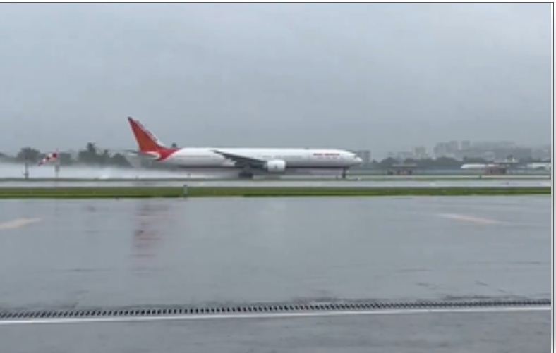 रूस के क्रास्नोयार्स्क में फंसे एयर इंडिया के यात्रियों की सहायता के लिए मुंबई से दूसरा विमान रवाना 
