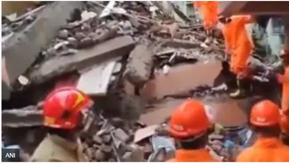 नवी मुंबई में तीन मंज़िला इमारत गिरी, मलबे में कई लोगों के फंसे होने की आशंका