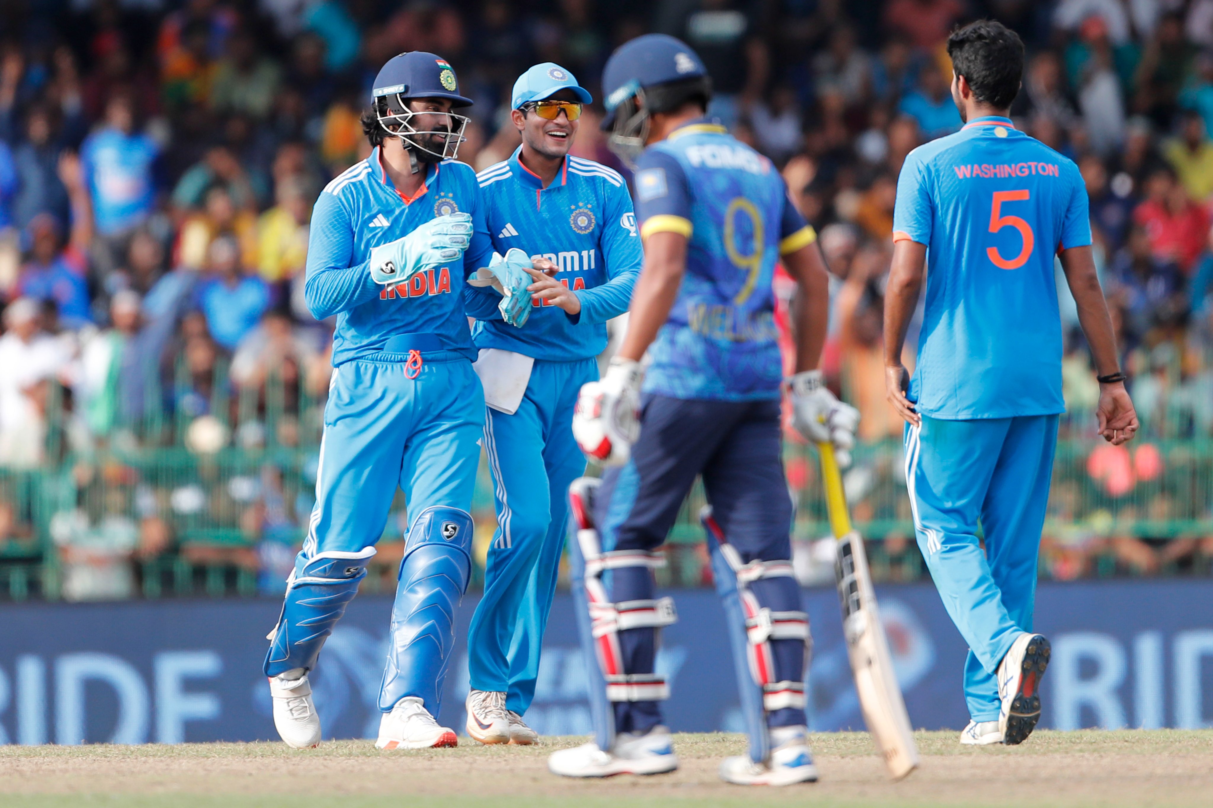 लंका ने बनाये नौ विकेट पर 240 रन