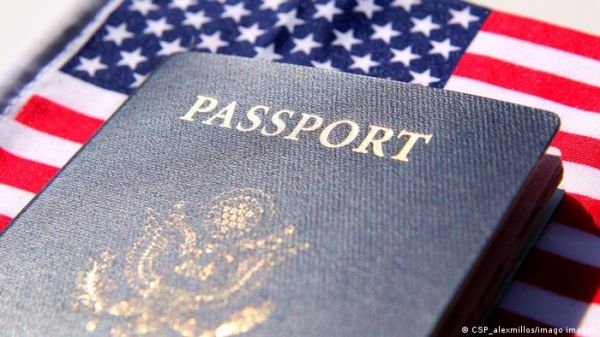 दुनिया में पहली बार अमेरिका ने 'एक्स' लिंग के साथ पहला पासपोर्ट जारी किया
