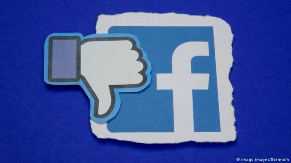 फेसबुक व्हिसलब्लोअर ने जकरबर्ग से पद छोड़ने का आग्रह किया