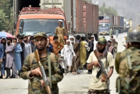 पैदल चलने वालों और वाहनों के लिए खोली गई पाक-अफगान सीमा