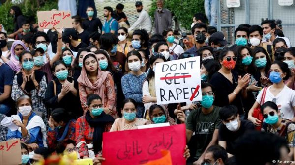 पाकिस्तान ने पास किया रेपिस्ट को बधिया करने का कानून