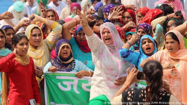 किसानों का आंदोलन पहुंचा अवध, गैर राजनीतिक संगठनों ने दिए राजनीतिक संकेत