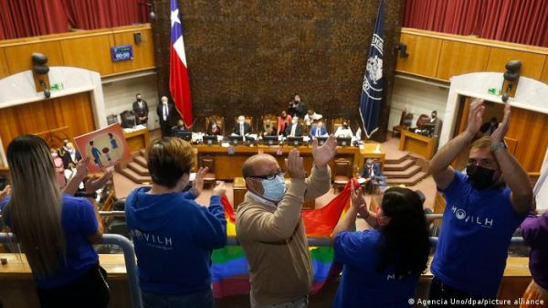 अब चिली में भी समलैंगिक कर सकेंगे विवाह, संसद से मिली मंजूरी