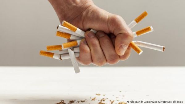 न्यूजीलैंड: 2008 के बाद पैदा हुए लोग नहीं पी पाएंगे सिगरेट