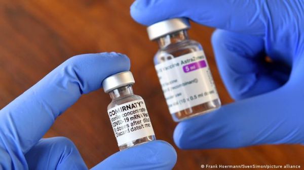 कोविड: क्या दो अलग-अलग वैक्सीन लेना ज्यादा कारगर साबित होगा?