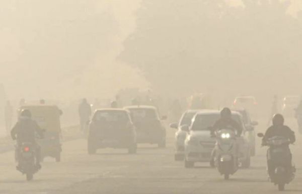 दिल्ली में सर्द रहा साल का पहला दिन, वायु गुणवत्ता ‘बेहद खराब’